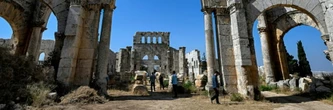 En Syrie, la guerre a laissé ses traces au monastère de Saint-Siméon
