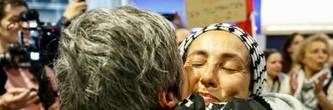 "Flottille pour Gaza": les Français rentrés à Paris rapportent violences et humiliations