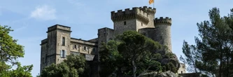 En Provence, un château millénaire transformé en parc d'attractions sème la discorde