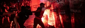 Serbie: 42 personnes en détention après une manifestation anti-gouvernement