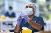 Vaccin Pfizer : pancréatite aiguë, syndrome de Guillain-Barré... De nouveaux effets secondaires ?