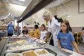 Trop de parents l'ignorent : ils peuvent se faire rembourser une partie de la cantine par les impôts