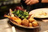 A New York, un demi-poulet à 40 dollars dans un restaurant relance le débat sur le coût de la vie