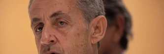 La nouvelle vie de Sarkozy en prison s'annonce rude : repas, télé, visites... Son quotidien va radicalement changer