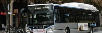 Une voyageuse refusée d'un bus pour une jupe trop courte : le conducteur s'explique après le buzz