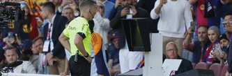 "Heureusement" : la conversation polémique entre la VAR et les arbitres lors de Barcelone - Real
