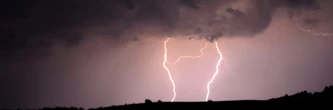 Vigilances orages : 42 départements en alerte, des pluies intenses et du vent fort annoncés