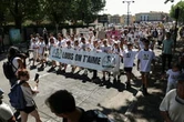 Marche blanche à Carcassonne en hommage à Louis, 17 ans, tué dans un guet-apens