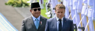 Macron en Indonésie pour vanter sa troisième voie chez un non-aligné historique