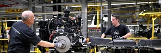 Pour les 125 ans d'Opel, des salariés célèbrent le virage électrique