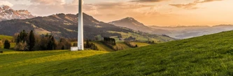 Un moratoire sur le solaire et l'éolien terrestre ? Le Premier ministre y songerait pour une raison précise