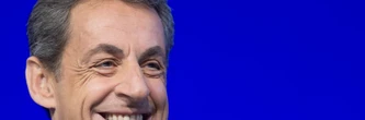 Nicolas Sarkozy en prison : une piscine et un "passage secret" dans la cellule pour aller voir le PSG, Charlie Hebdo se moque