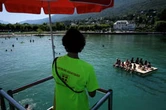 Sur un lac en Savoie, les secours veillent pour éviter les noyades