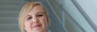 "Je ne reconnaissais plus la femme sur la photo" : à 60 ans, elle a perdu 10 kilos sans régime, voici ce qu'elle a fait