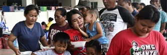 Les déplacés cambodgiens et thaïlandais entre espoir et méfiance après l'annonce de trêve
