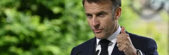 Macron tous azimuts, Bayrou encalminé: semaine à deux vitesses pour l'exécutif