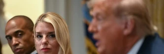 Dans la tourmente, l'administration Trump veut publier des documents de l'affaire Epstein