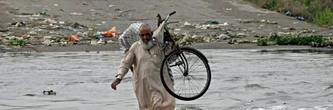 La mousson fait encore 20 morts au Pakistan, les pluies gagnent le Sud