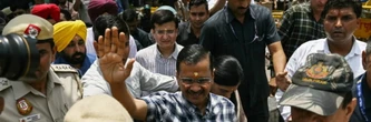 Inde : l'opposant Kejriwal, libéré de prison, appelle le pays à combattre la "dictature"