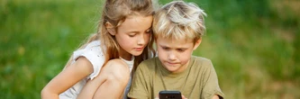 Un nouveau délit pour sanctionner les parents qui laissent leur enfant utiliser leur téléphone sans limite ? Une lourde peine envisagée