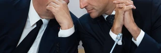 Un double-jeu de Macron ? Ses commentaires sur son "ami" Bayrou interrogent