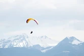 "Son parachute de secours ne s'est jamais ouvert" : un champion du monde fait une chute mortelle dans le lac d'Annecy