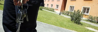 Cellules souillées, repas jugés insuffisants : les conditions de vie des mineurs à la prison de Marseille dénoncées