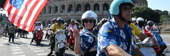Pour ses 80 ans, l'iconique Vespa retrouve la Ville éternelle