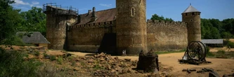 Château fort de Guédelon: un chantier à remonter le temps, tourné vers l'avenir
