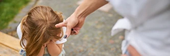 Votre enfant est souvent infect quand vous le récupérez après les vacances ? C'est "bon signe" selon une experte !