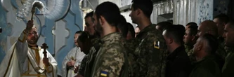 Pâques au front pour des soldats ukrainiens: "Ici la mort est plus présente que Dieu"