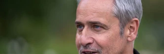 Jean-Michel Tinivelli (Simon Coleman) sans filtre sur sa femme : "On s'est dit oui en sachant très bien qu'on faisait une erreur"