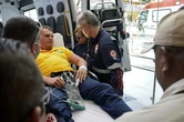 Brésil: Bolsonaro "stable" après son hospitalisation pour des douleurs abdominales