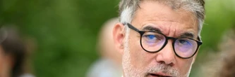 A Blois, Olivier Faure tente de proposer une alternative à François Bayrou