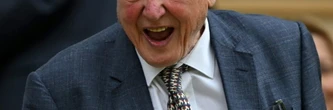 L'icône britannique David Attenborough, la voix de la nature, fête ses 100 ans