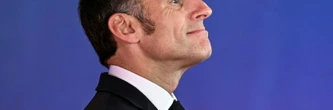 Macron va s'éloigner de la politique, sans injurier l'avenir