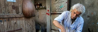 Au milieu des ruines de Gaza, un luthier redonne vie aux ouds