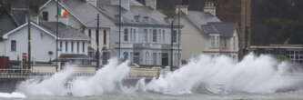 La tempête Eowyn frappe l'Irlande avec des vents records et se dirige vers l'Ecosse