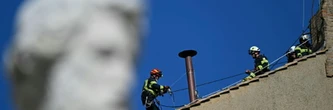 Election du pape: les travaux battent leur plein à la chapelle Sixtine