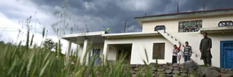 A la frontière de l'Inde et du Pakistan, des bunkers, des larmes et toujours la peur