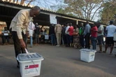 Présidentielle au Malawi: duel de vétérans de la politique en plein marasme économique