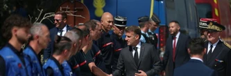 Incendies: Macron alerte sur la pire situation en France depuis 1945