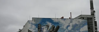 Risque de rejets radioactifs en cas d'effondrement de l'enceinte de confinement de Tchernobyl, selon Greenpeace