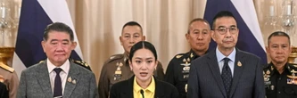 Thaïlande: sur un siège éjectable, la Première ministre présente ses excuses