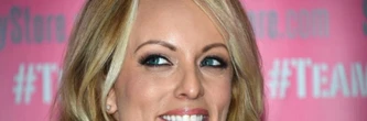 L'actrice porno et le président: Stormy Daniels à la barre, à quelques pas de Trump