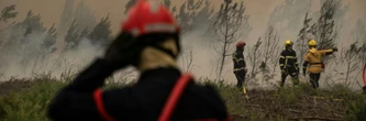 Incendies: situation toujours "critique en Gironde", 55.000 nouvelles évacuations