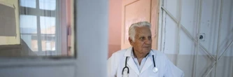 A 90 ans, un médecin bulgare toujours au chevet de ses patients villageois