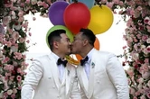 En Thaïlande, le rêve de mariage d'un couple d'homosexuels chinois exaucé