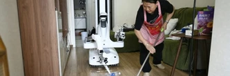 Les robots de ménage dotés d'IA quittent les labos pour les salons chinois
