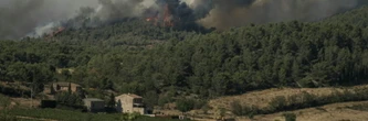 Incendie dans l'Aude: 10.000 hectares parcourus, un blessé grave, axe France-Espagne fermée